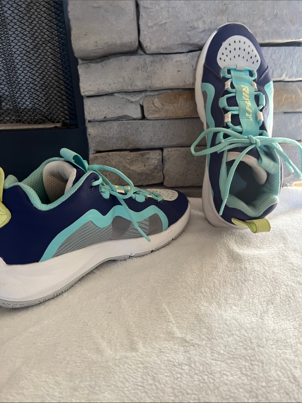 Women’s Athletic Volleyball Sneakers in Navy and Mint